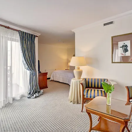 Grand Hotel *
